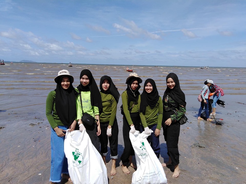 โครงการลดโลกเลอะ ณ ชายหาดบางแสน